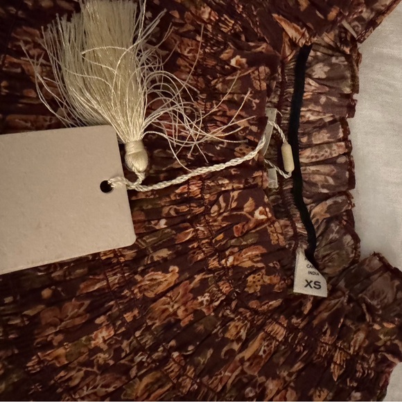 Doen Floral Smocked Blouse - Picture 3 of 4